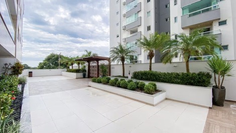 Excellent apartment with ocean view and condominium pool!