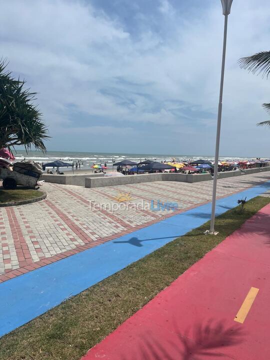 Apartment for vacation rental in Mongaguá (Centro)