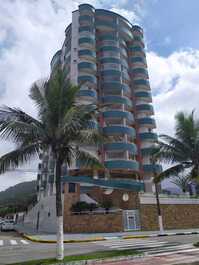 Apartment for seasonal rental with pool and ocean view. Right on the beach.