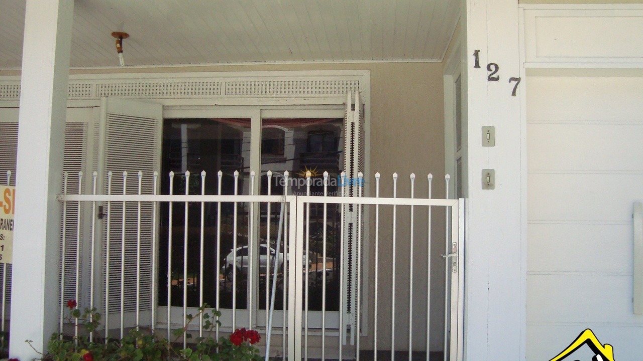 Casa para aluguel de temporada em Torres (Praia Grande)