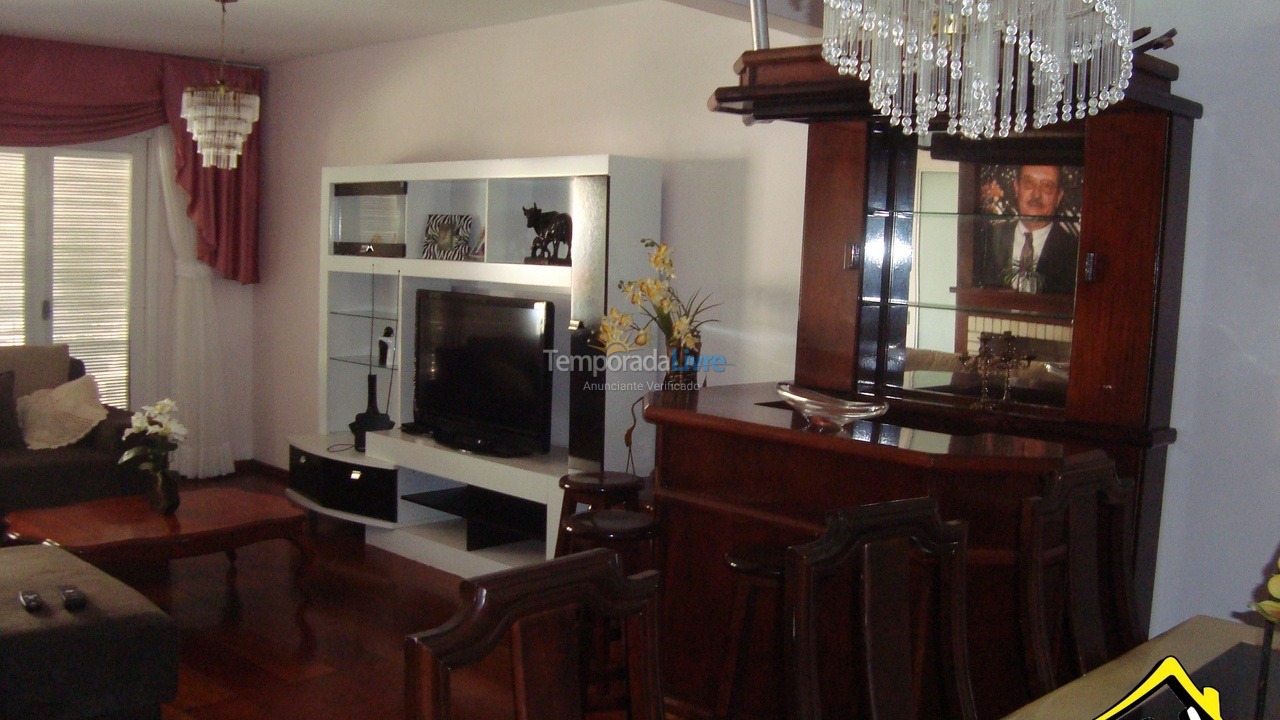 Casa para aluguel de temporada em Torres (Praia Grande)