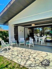 New Year's Eve 2027 - House with 5 Bedrooms (4 with AC) - 1 Block from the Beach - Praia Grande