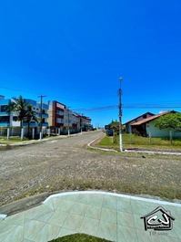 New Year's Eve 2027 - House with 5 Bedrooms (4 with AC) - 1 Block from the Beach - Praia Grande