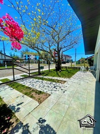 New Year's Eve 2027 - House with 5 Bedrooms (4 with AC) - 1 Block from the Beach - Praia Grande
