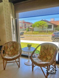New Year's Eve 2027 - House with 5 Bedrooms (4 with AC) - 1 Block from the Beach - Praia Grande