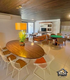 New Year's Eve 2027 - House with 5 Bedrooms (4 with AC) - 1 Block from the Beach - Praia Grande
