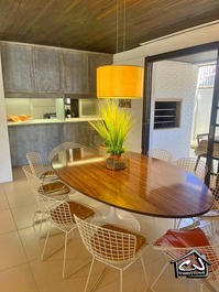 New Year's Eve 2027 - House with 5 Bedrooms (4 with AC) - 1 Block from the Beach - Praia Grande