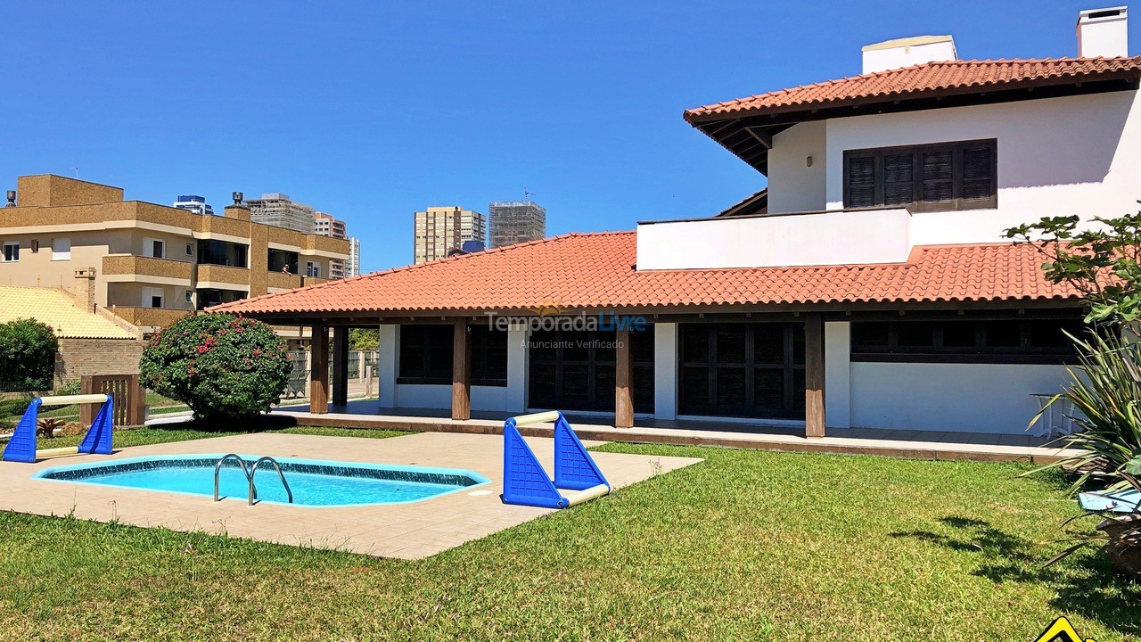 Casa para aluguel de temporada em Torres (Praia Grande)