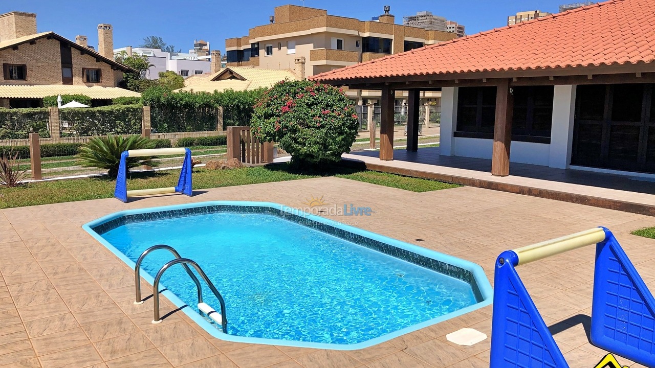 Casa para aluguel de temporada em Torres (Praia Grande)