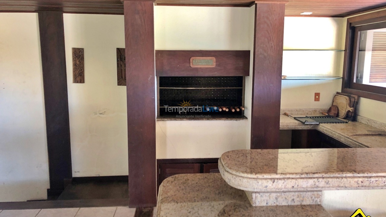 Casa para aluguel de temporada em Torres (Praia Grande)
