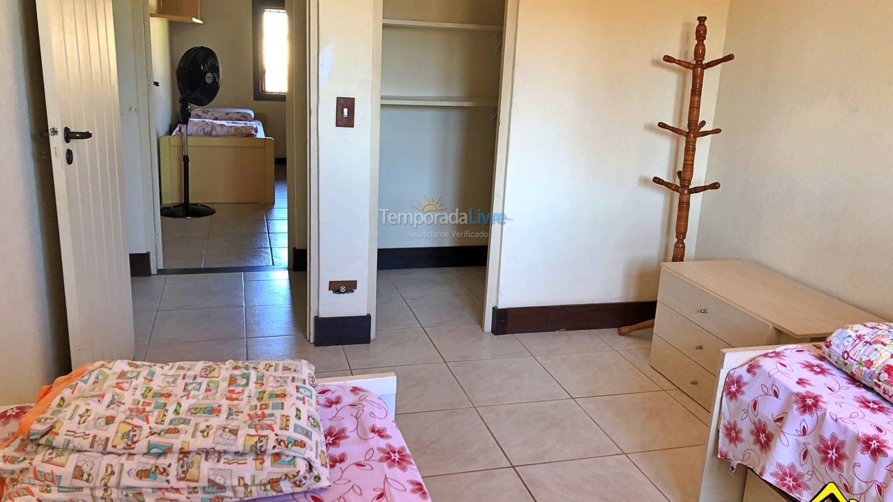 Casa para aluguel de temporada em Torres (Praia Grande)