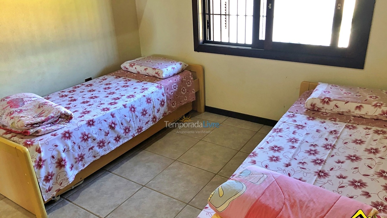 Casa para aluguel de temporada em Torres (Praia Grande)