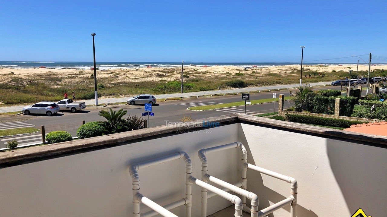 Casa para aluguel de temporada em Torres (Praia Grande)