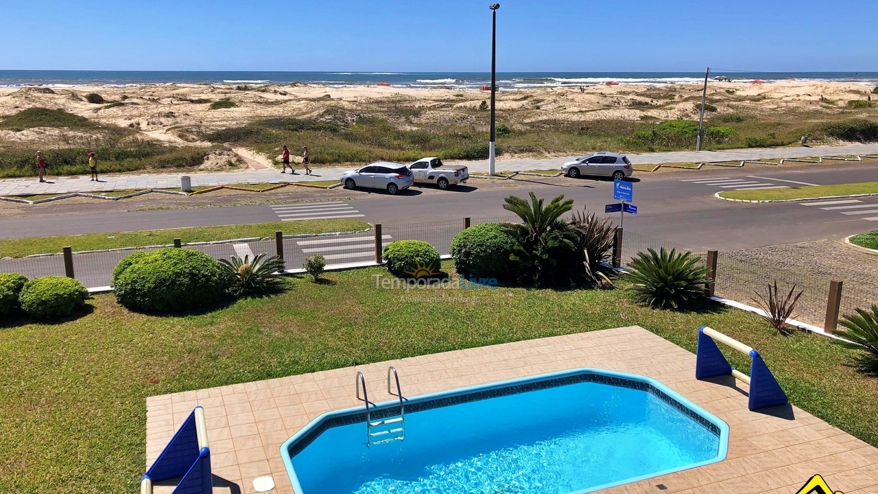 Casa para aluguel de temporada em Torres (Praia Grande)