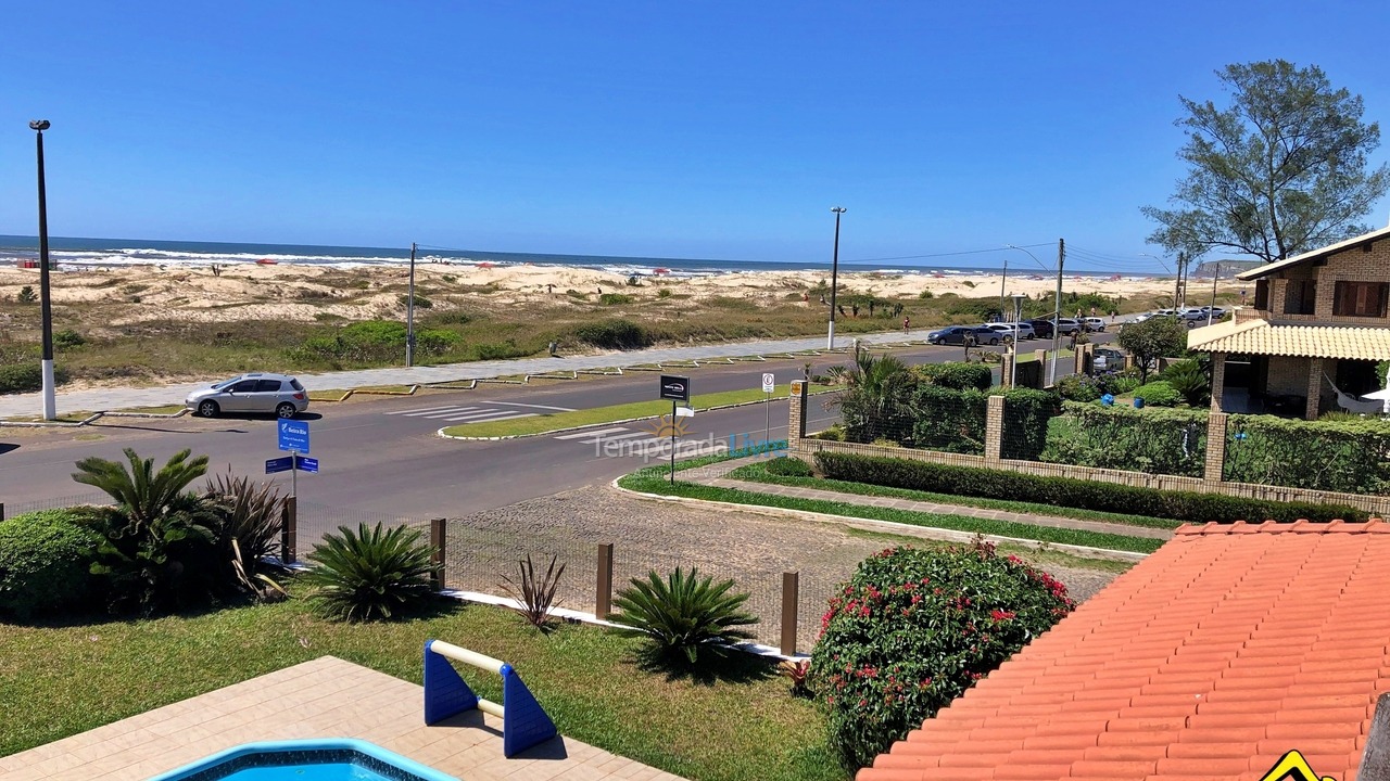 Casa para aluguel de temporada em Torres (Praia Grande)