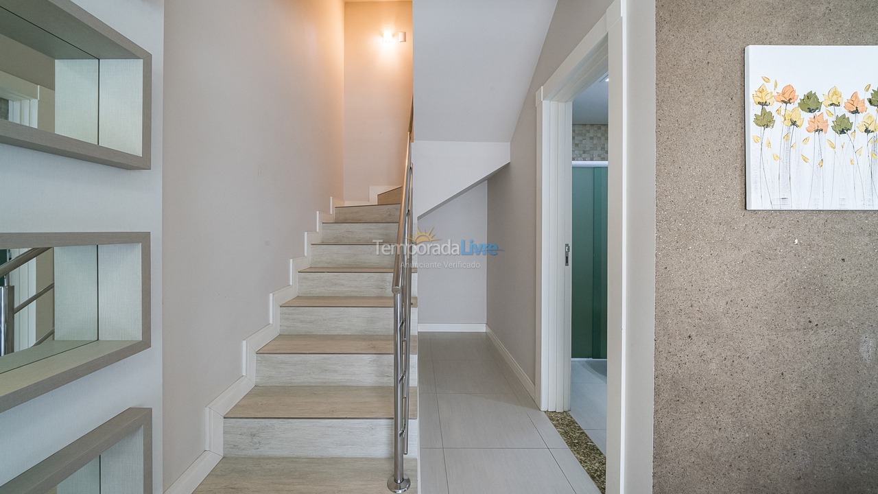 Apartamento para aluguel de temporada em Bombinhas (Canto Grande)