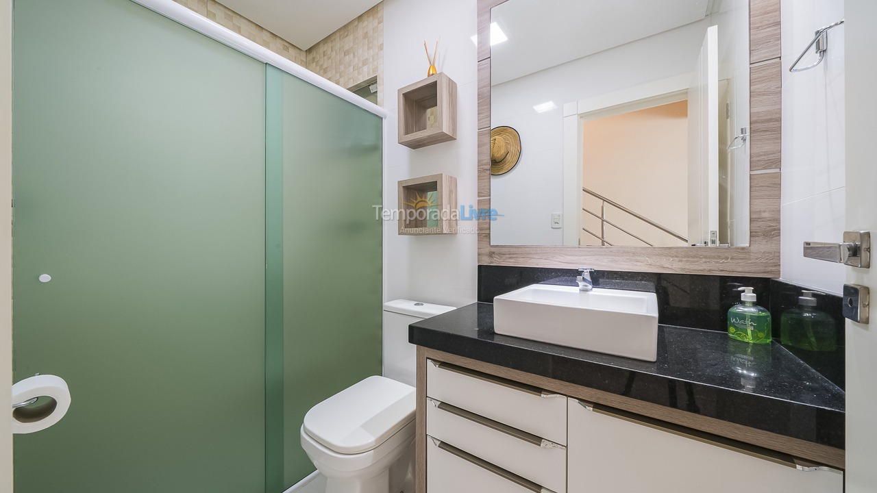 Apartamento para aluguel de temporada em Bombinhas (Canto Grande)