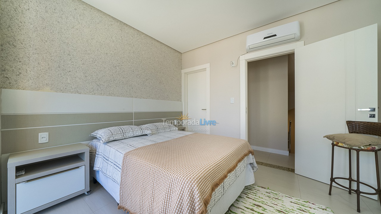 Apartamento para aluguel de temporada em Bombinhas (Canto Grande)
