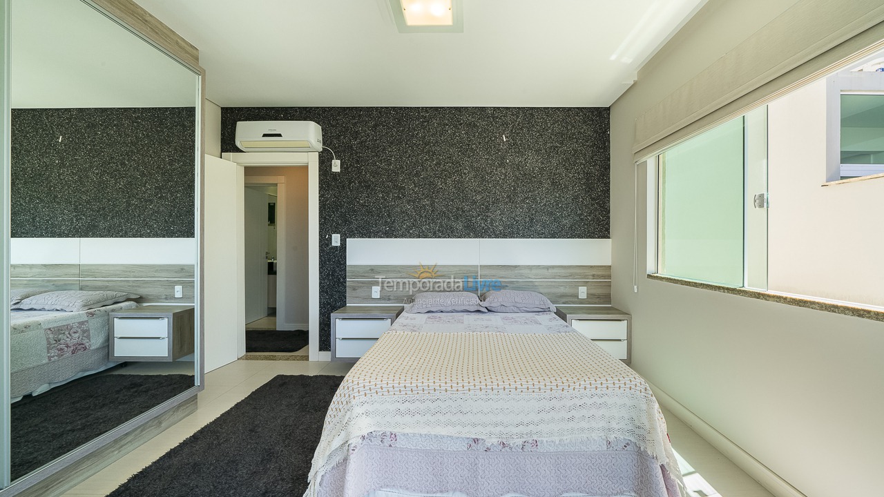 Apartamento para aluguel de temporada em Bombinhas (Canto Grande)