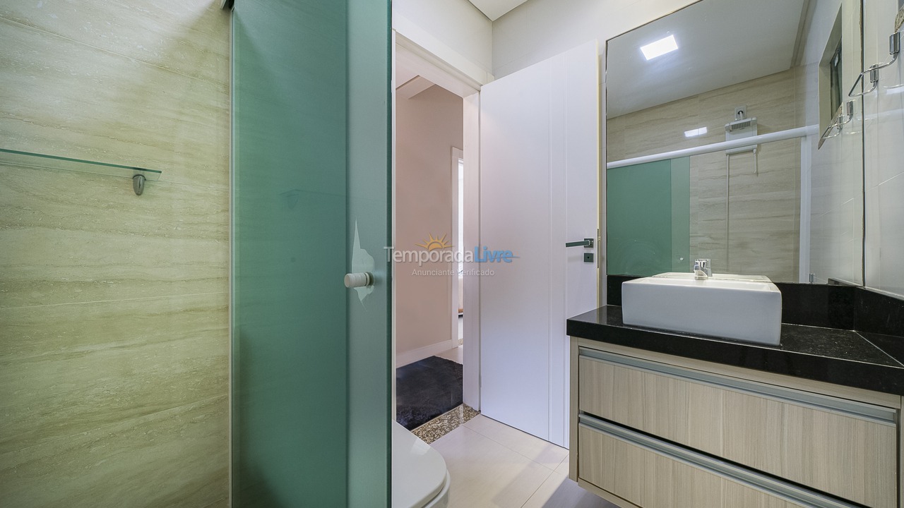Apartamento para aluguel de temporada em Bombinhas (Canto Grande)