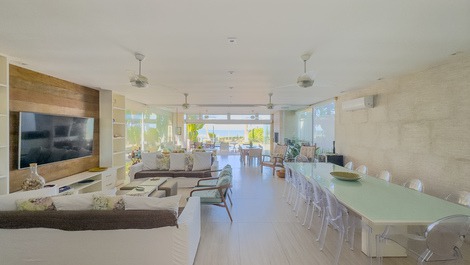 Casa pé na areia na Praia de Guaéca