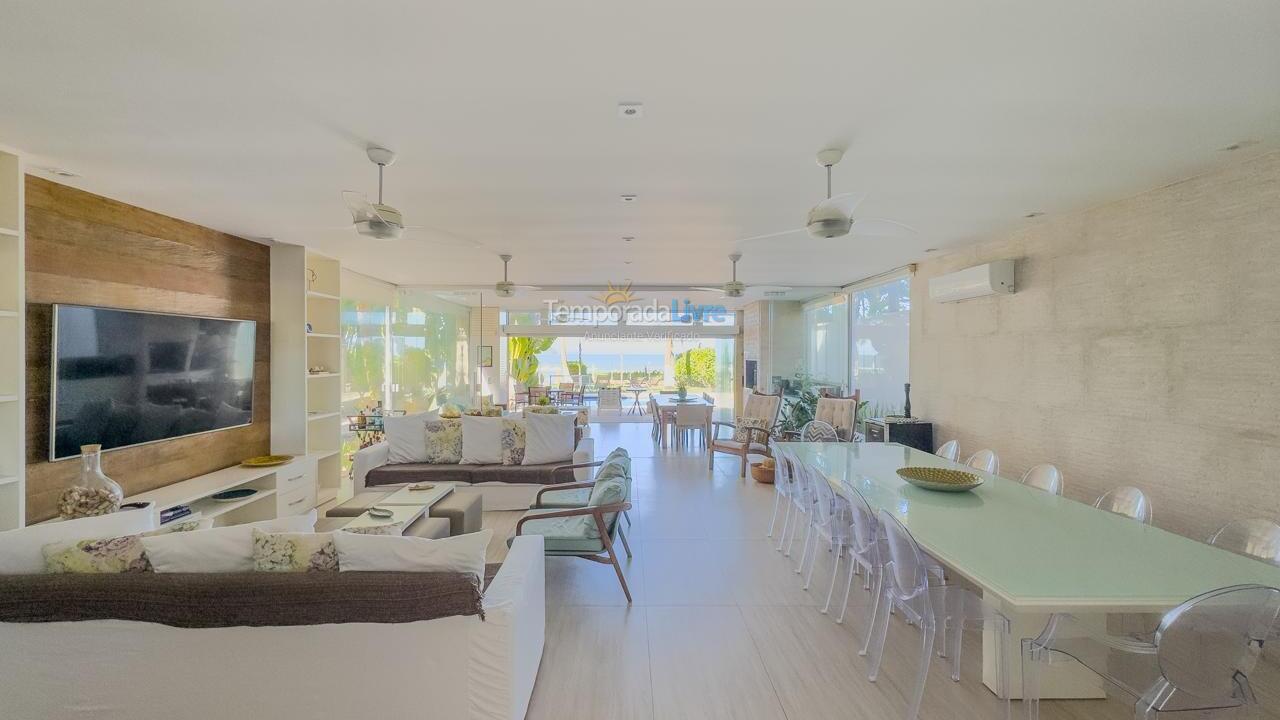 Casa para aluguel de temporada em São Sebastião (Praia de Juquey)