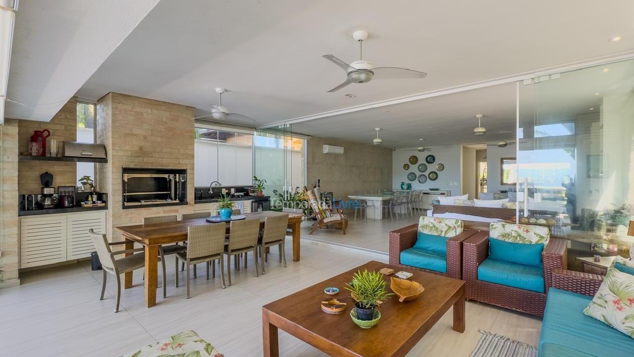 Casa para aluguel de temporada em São Sebastião (Praia de Juquey)