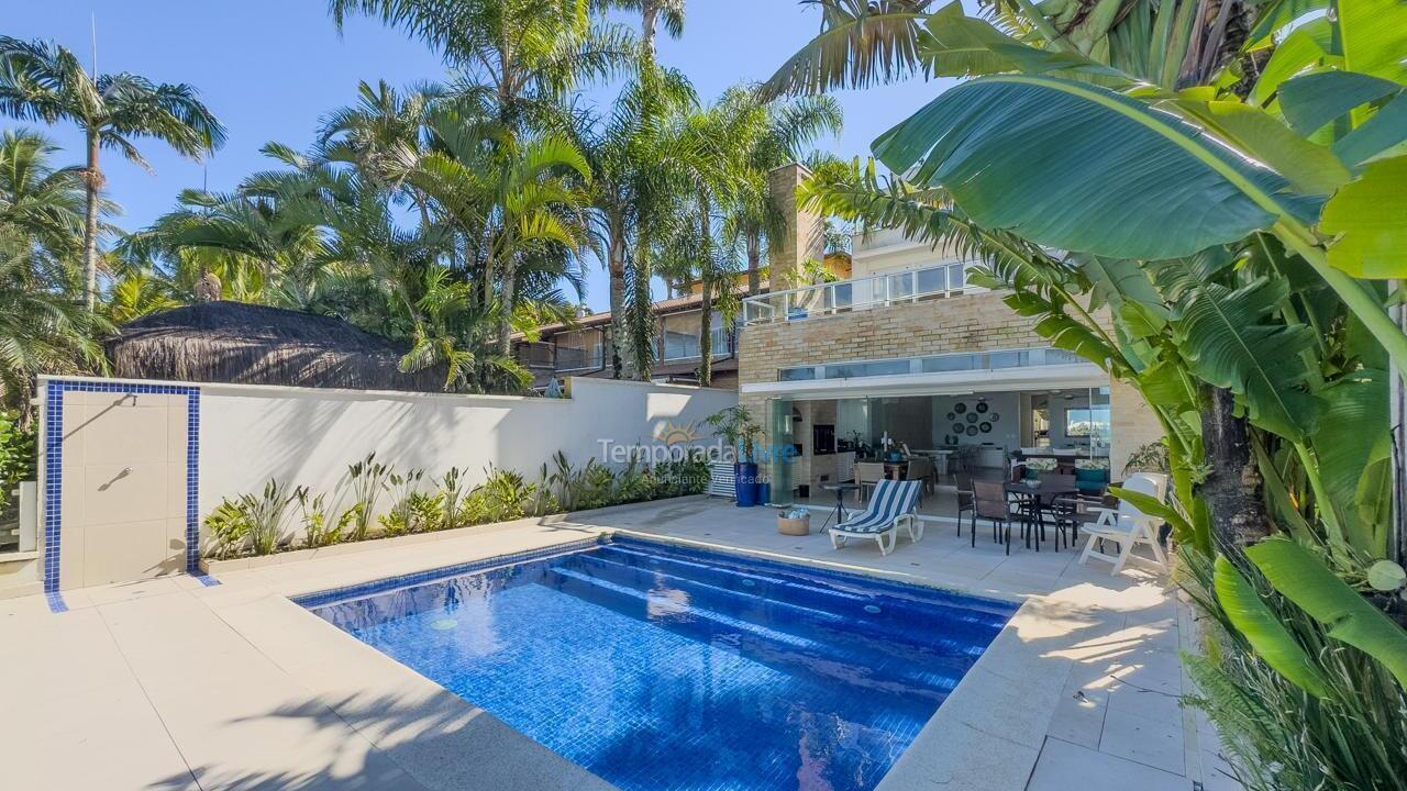 Casa para aluguel de temporada em São Sebastião (Praia de Juquey)