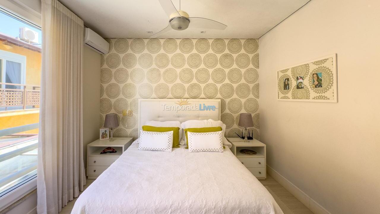 Casa para aluguel de temporada em São Sebastião (Praia de Juquey)