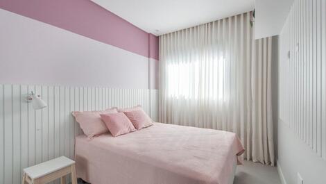 Apartmento de 02 Suítes a 50 metros do mar com piscina