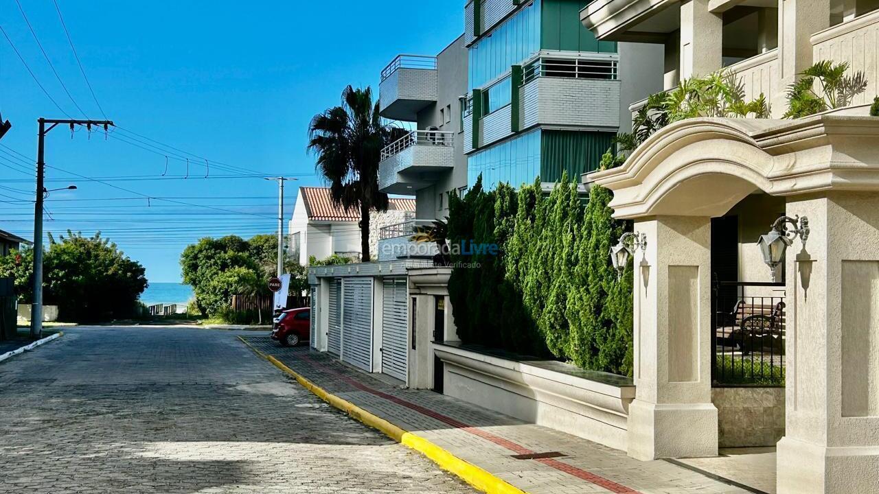 Apartamento para aluguel de temporada em Bombinhas (Canto Grande)