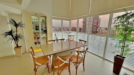 New Year's Eve 2027 - Apartment with 2 Bedrooms (1 with AC) - 3 Blocks from the Beach
