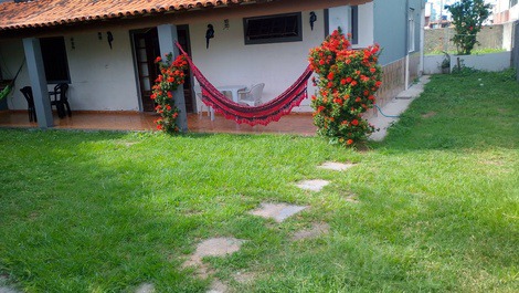 Spacious and cozy house, 5 min walk from Peró beach in Cabo Frio.