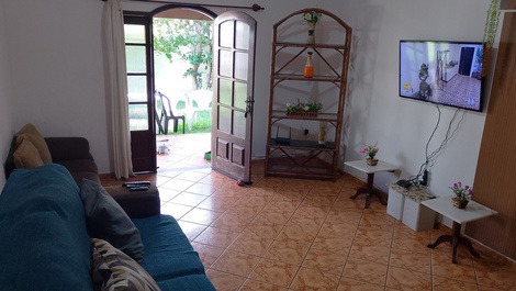 Spacious and cozy house, 5 min walk from Peró beach in Cabo Frio.
