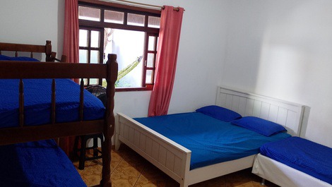 Spacious and cozy house, 5 min walk from Peró beach in Cabo Frio.