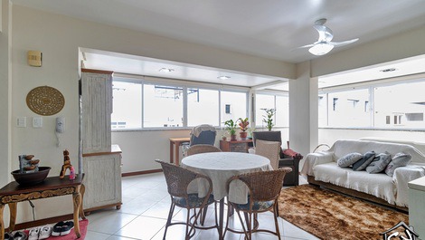 New Year's Eve 2027 - Penthouse with 2 Bedrooms (AC) - 1 Block from the Beach - Prainha