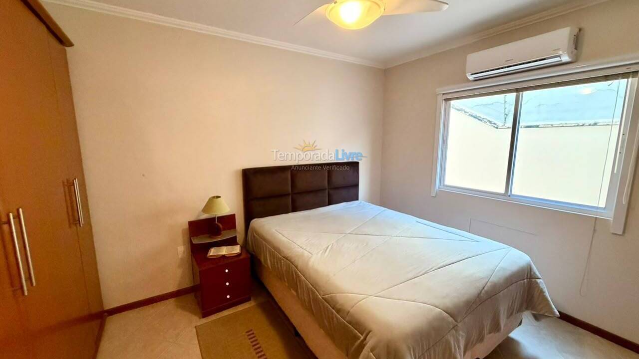 Apartamento para aluguel de temporada em Balneário Camboriú (Praia Central)