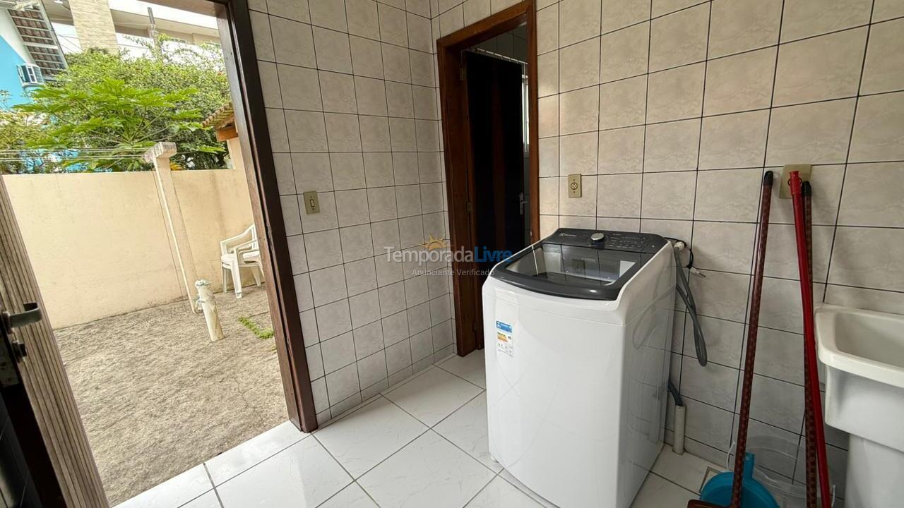 Casa para aluguel de temporada em Bombinhas (Praia de Bombinhas)