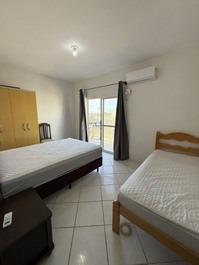 Linda Cobertura com vista mar, 1 suite e 2 quartos com AC, WI-FI