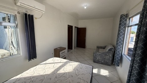 Linda Cobertura com vista mar, 1 suite e 2 quartos com AC, WI-FI