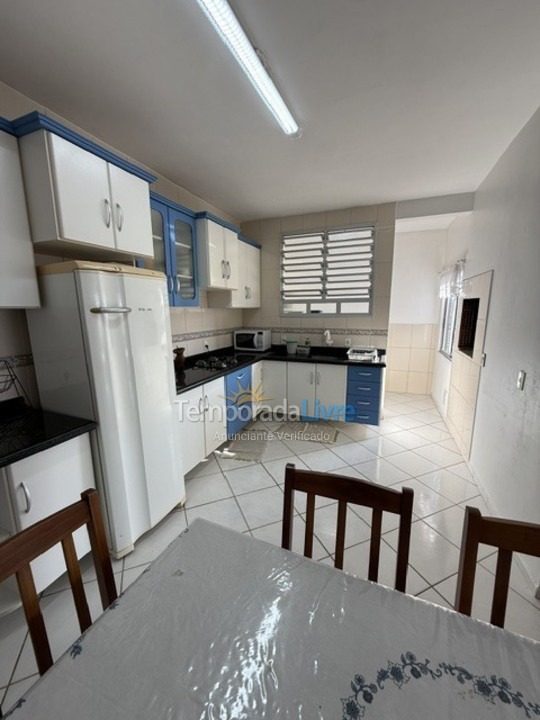 Apartamento para aluguel de temporada em São Francisco do Sul (Ubatuba)