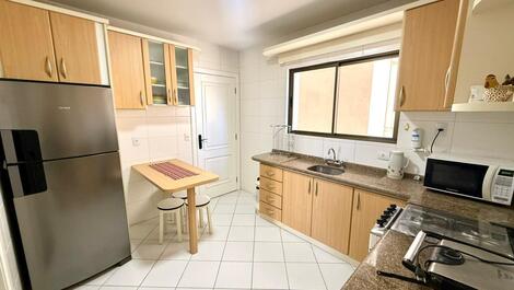 2 habitaciones, 2 baños, 1 aseo, 1 aseo
