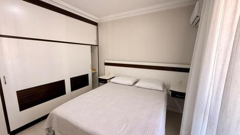 2 habitaciones, 2 baños, 1 aseo, 1 aseo