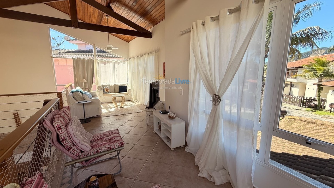Casa para aluguel de temporada em São Sebastião (Praia da Baleia)