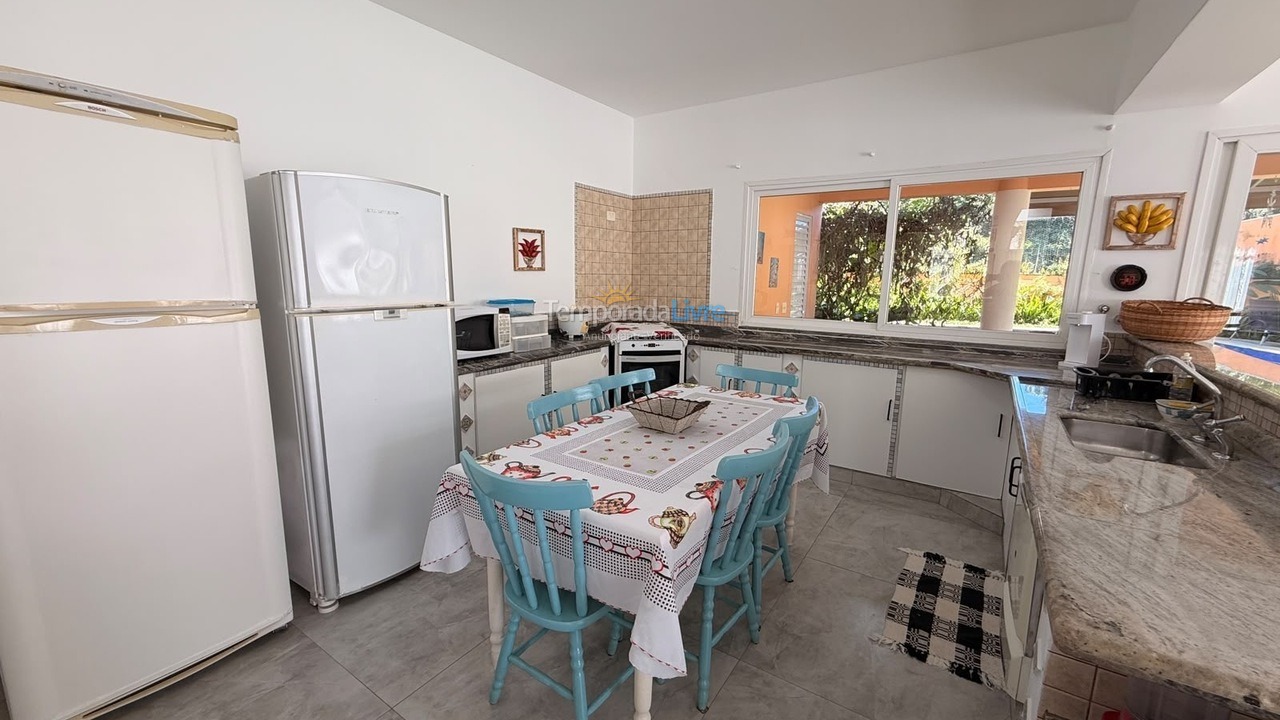 Casa para aluguel de temporada em São Sebastião (Praia da Baleia)
