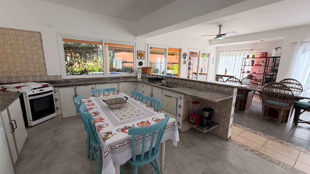 Casa para aluguel de temporada em São Sebastião (Praia da Baleia)