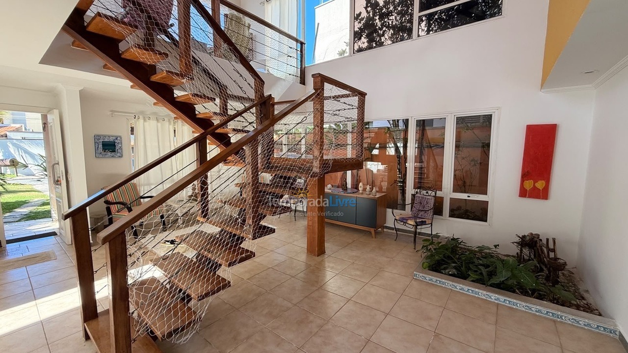 Casa para aluguel de temporada em São Sebastião (Praia da Baleia)