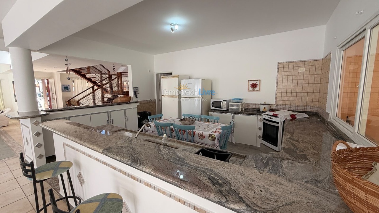 Casa para aluguel de temporada em São Sebastião (Praia da Baleia)