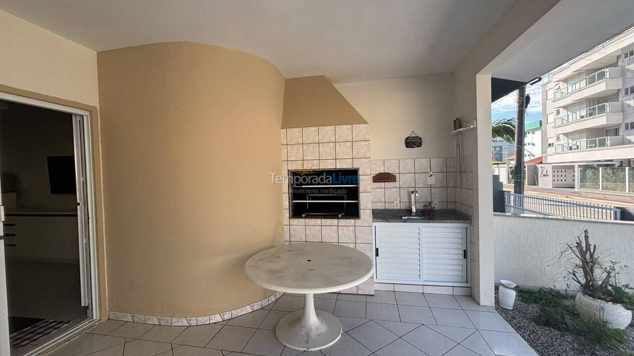Casa para aluguel de temporada em Governador Celso Ramos (Praia de Palmas)