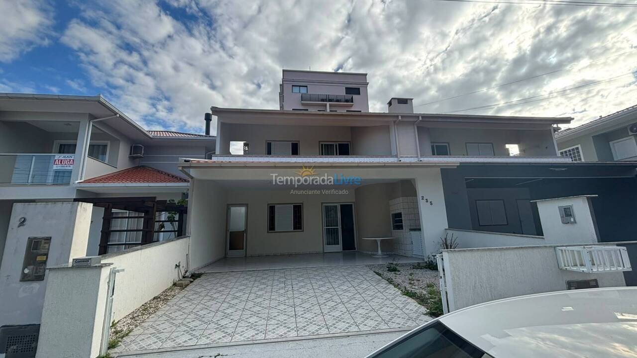 Casa para aluguel de temporada em Governador Celso Ramos (Praia de Palmas)